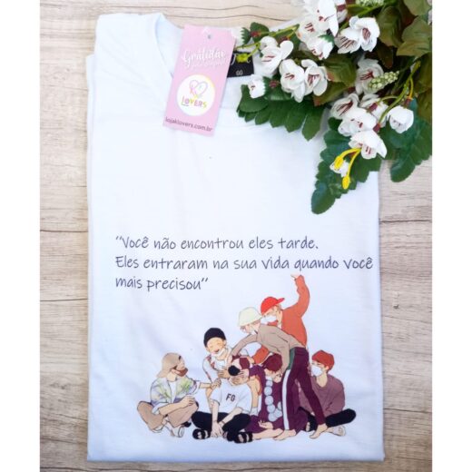 Camiseta Unissex - Momento certo BTS (grupo k-pop)