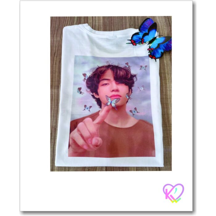 Camiseta basica  Tae ( BTS ) Grupo Kpop Fanart com borboletas