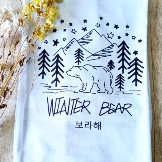 Camiseta Unissex - Single Winter Bear  Versão assinatura - Tae - BTS