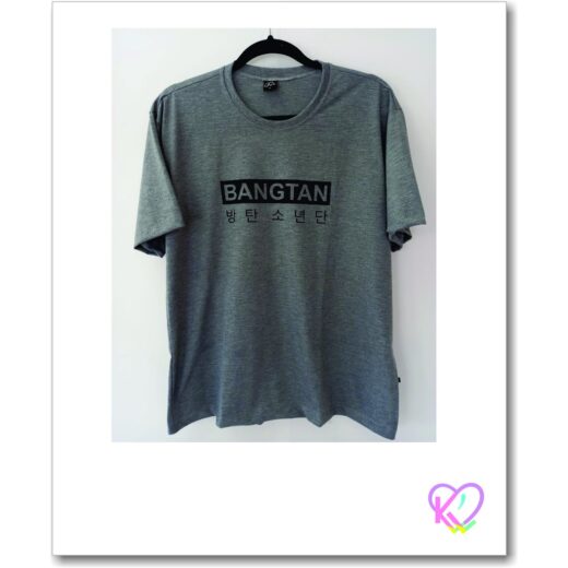 Camiseta básica UNISSEX Bangtan Soyodan ( BTS )  com escrita também em coreano. Grupo de Kpop - Image 2