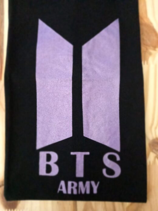 Camiseta Unissex Logo Grande BTS