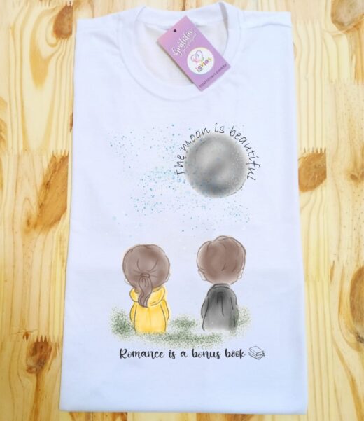 Camiseta Dorama Romance is a bonus book